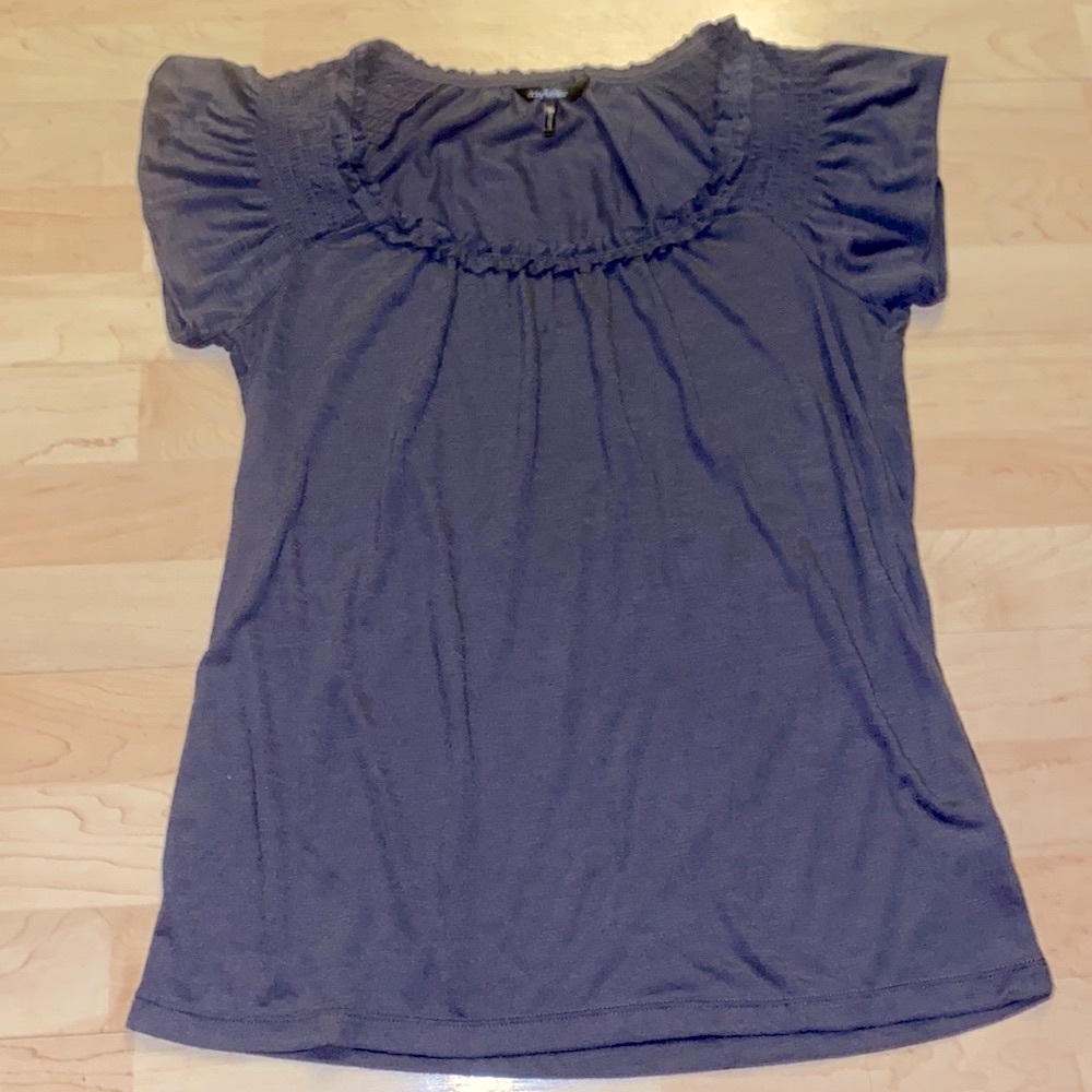 Daisy Fuentes grey ruffle top